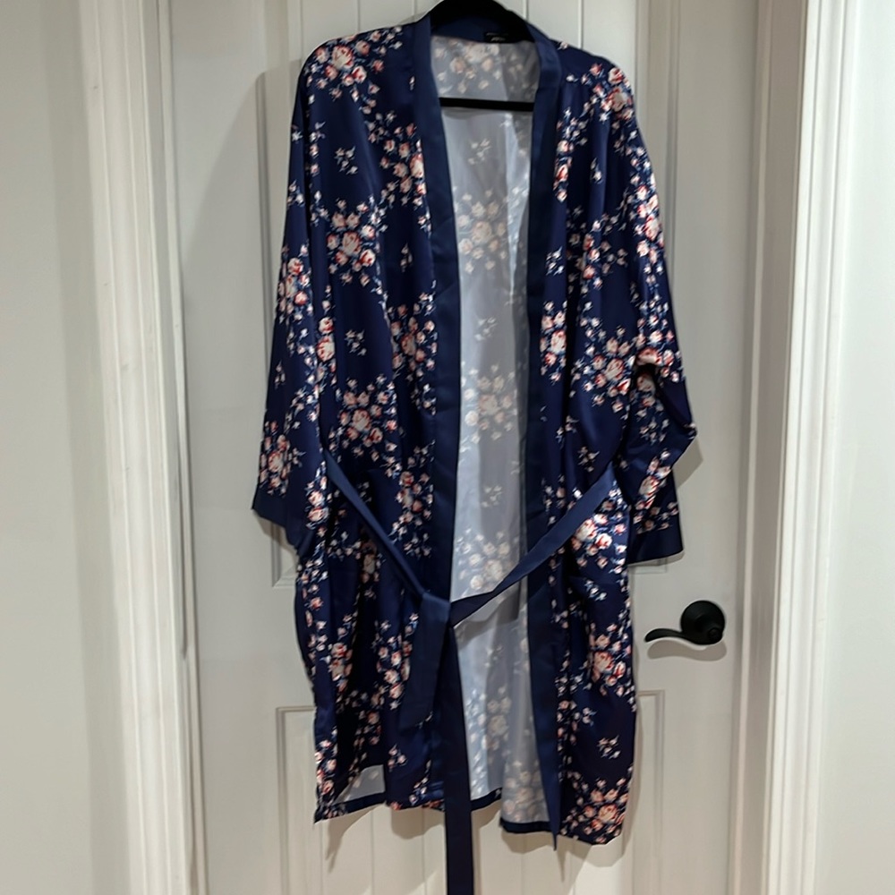 MORGAN LANE robe